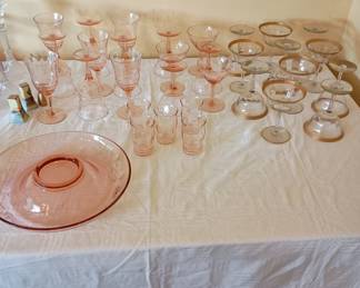 Pink glassware
Coupe Stemware 