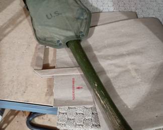 US Army folding shovel