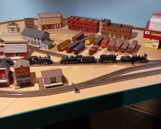 Model rail road, HO scale
Train cars and accessories 