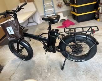 Folding Electric Back that is in like new condition.   However it needs a new battery.  