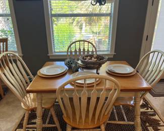 Table with leaf extensions on each end and 4 Windsor chairs 