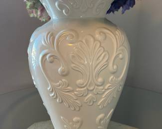Lenox bone China lg vase, elegant scroll design with gold rim at top, 9"w x 16"t