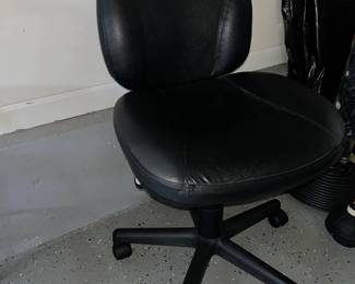 Black Swivel Desk Chair 