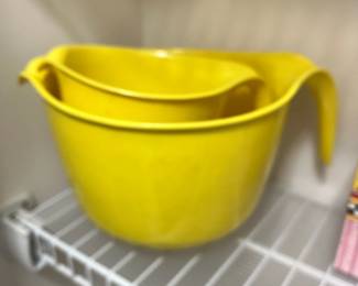 Rubbermaid Yellow Mix N Grip Bowls 
