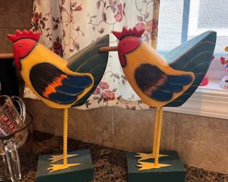 wooden roosters decor