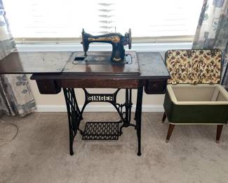 Singer Vintage Sewing Table 