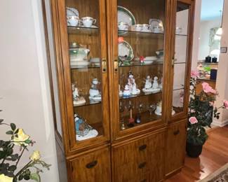 Oak China Cabinet/Hutch 