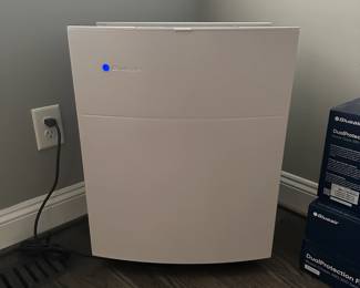 C24 - $450 Blueair 680i with 3 extra filters. Air filter. Excellent Condition.