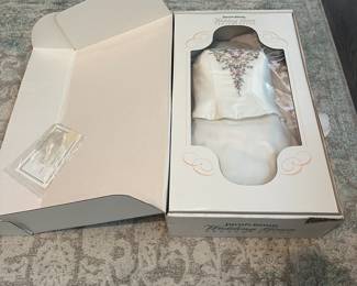 C111 - $50. Wedding Dress. Preserved. If you would like to see / know the size we can open. 2 Pieces (top bodice & separate skirt)