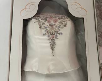 C111 - $50. Wedding Dress. Preserved. If you would like to see / know the size we can open. 2 Pieces (top bodice & separate skirt)