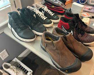 C110 - Mens Shoes Size 10.5-12