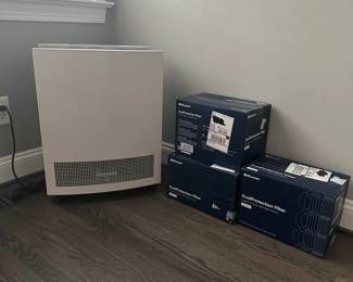 C24 - $450 Blueair 680i with 3 extra filters. Air filter. Excellent Condition.