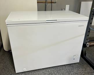 C124 - $150 Insignia Freezer. Model NS-CZ10WH6. 10.2 cu ft.