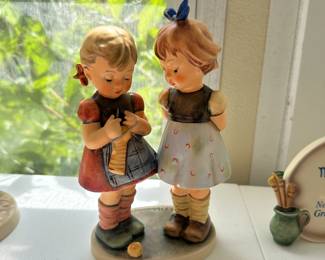 Goebel Hummel Figurine TMK5 #256 "Knitting Lesson"
