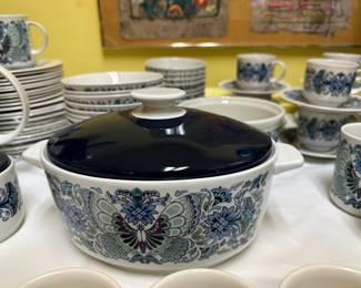 Royal Doulton & Co Limited Dish Set, Atlantis Pattern