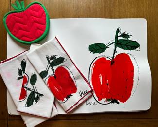 Vera Neumann Vintage Apple Linen and Placemat Set 