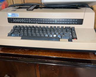 IBM T y p e w r i t e r