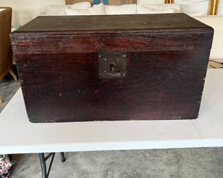 Early to mid 1800s foot locker/trunk