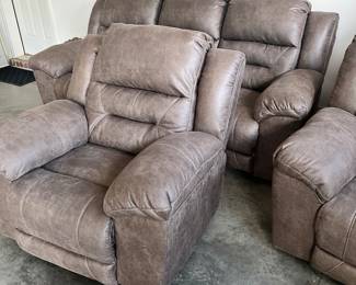 Pair recliners & pair reclinier sofas