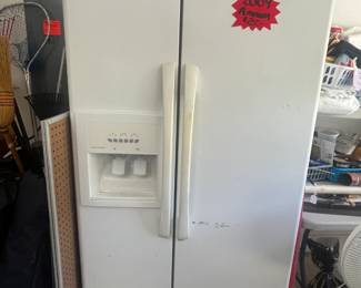 2005 Amana side by side fridge/freezer. Works great!!