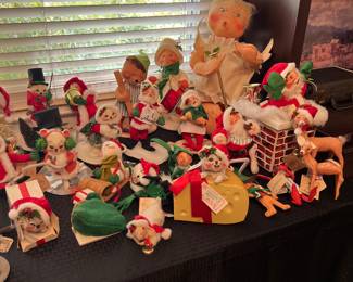 Large collection of Annalee dolls