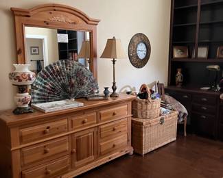 Nice Broyhill bedroom suite with bed, end tables, dresser, mirror 