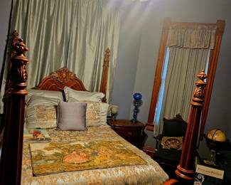 Queen size four poster bed