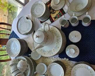 Noritake, Clarinda pattern 1970’s , 110 pieces