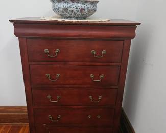 Chest of drawers