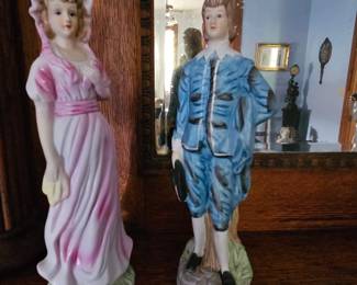 Pinky and blue boy figures