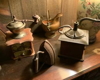 Pepper grinder,  iron press