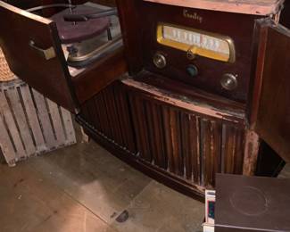 Record player with radio MCM