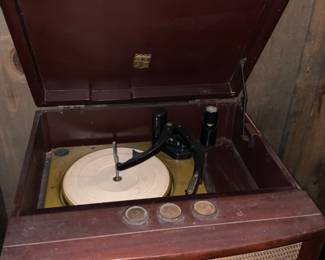 Magnavox MCM record player