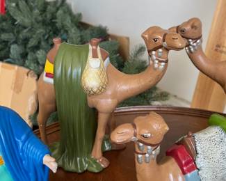 Only damage in the entire set is the left hand on this guy. 