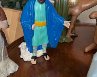 Better picture of damage to the shepherds hand. Otherwise the set is in excellent condition. 