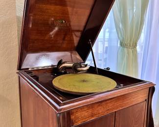 Victor Talking Machine VV-90 40362, 19 3/4" w x 41" h x 21" d, $150