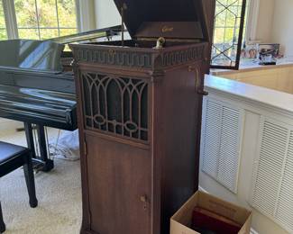 Thomas Edison Diamond Disc Official Laboratory Model Disc Phonograph with Records in Great Working Condition 