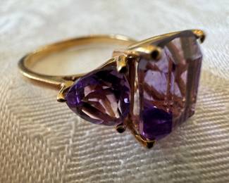 10K Gold with Amethysts Ring