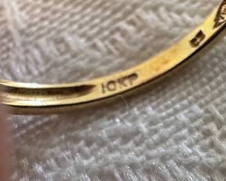 10K Gold with Amethysts Ring