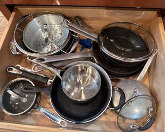 Like new pots & pans with lids!