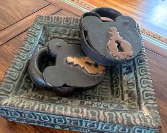 Ceramic tray and padlock boxes.