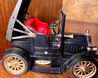 Cute vintage automobile AM radio.