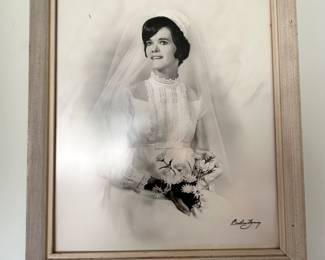 Bridal portrait in black & white.