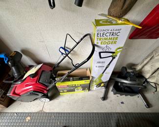 Like new, maybe never used Toro electric start snowblower.