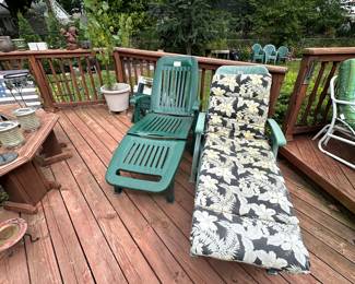 Lots of outdoor chaises & chairs!