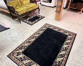 Nice black area rug.