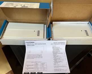 Lutron: Grafik Eye QS Wireless - QSGRJ-6P Control Unit Allows for Control of both Lights and Shades