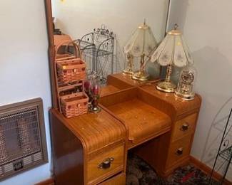 VANITY WITH MIRROR