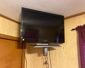 EMERSON 32 TV  MOUNT