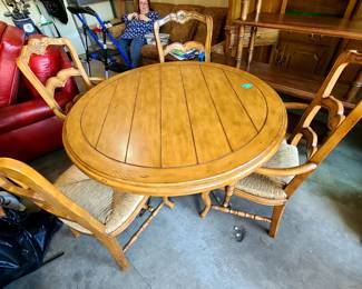 Casual dining table w/ 4 rattan chairs
